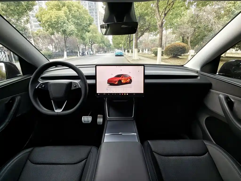 Tesla Model Y 2025 — фото 9