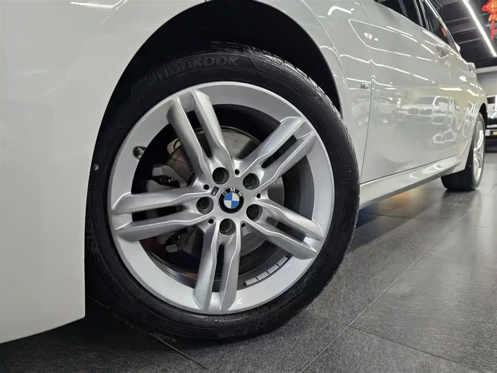BMW 1 Series 2021 — фото 17