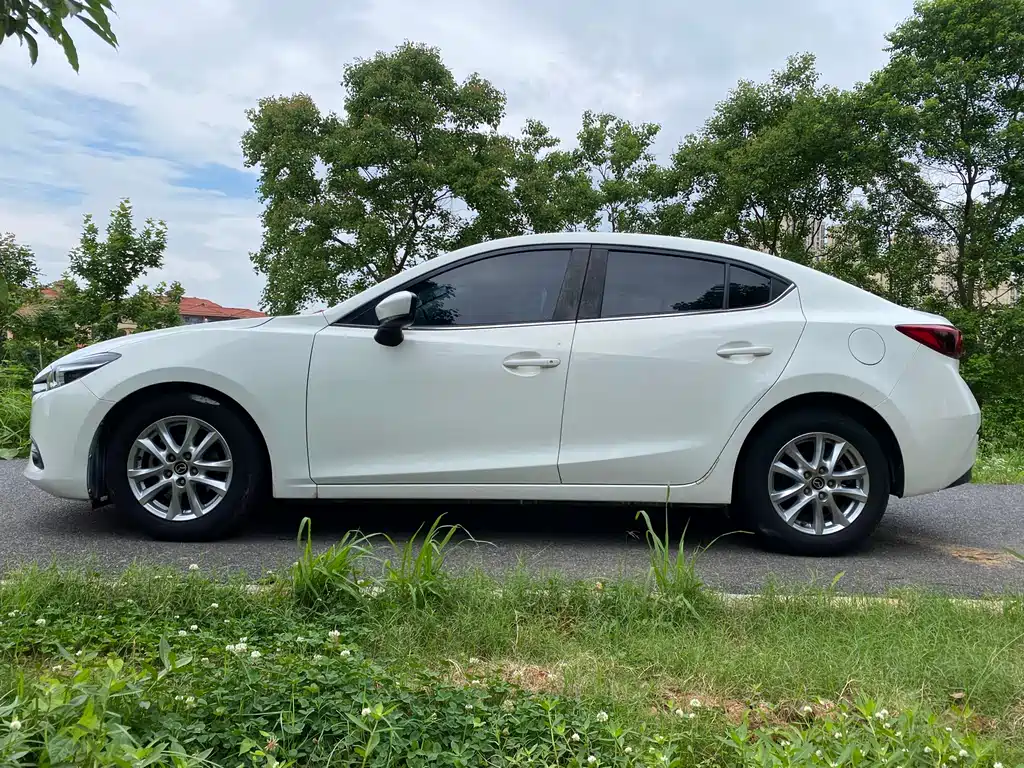Mazda 3 Axela 2019 — фото 4