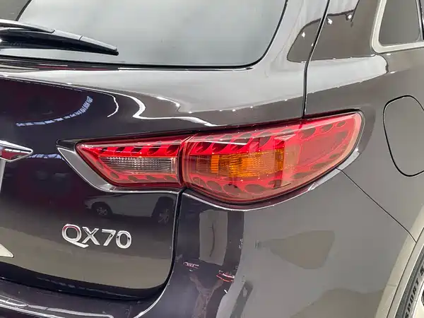 Infiniti QX70 2014