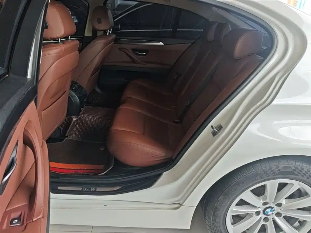 BMW 5 Series 2017 — фото 17