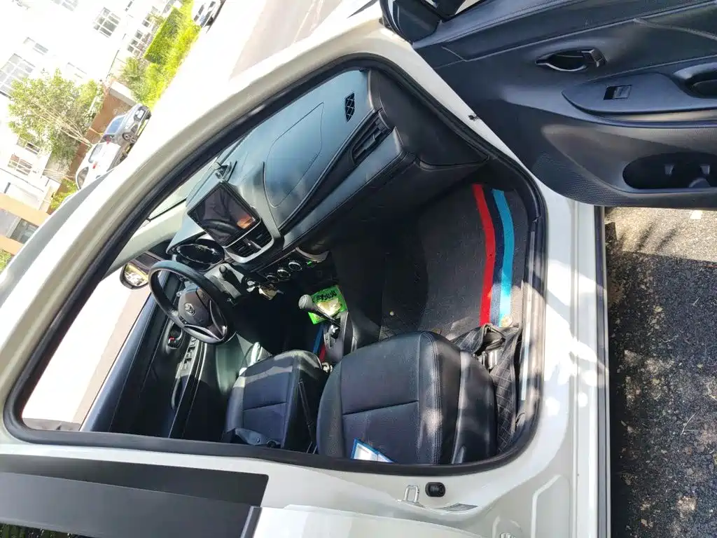 Toyota Yaris L 2022 — фото 22