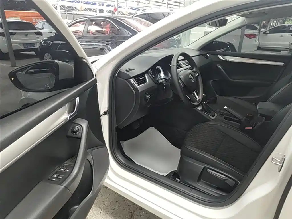Skoda Octavia 2019 — фото 16