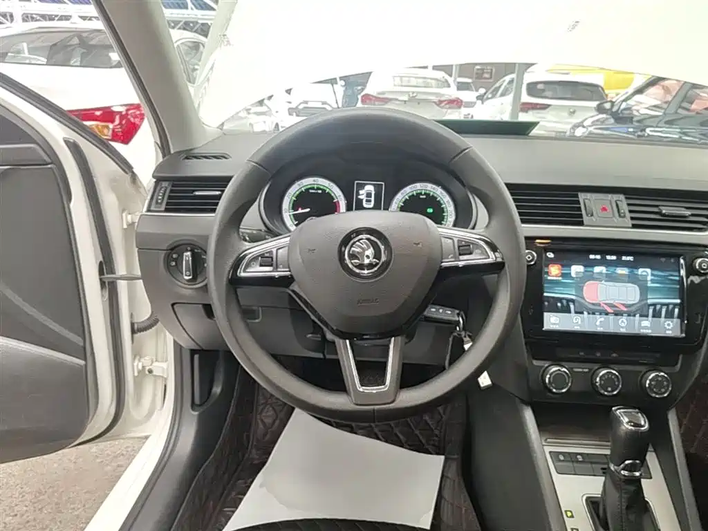 Skoda Octavia 2019 — фото 11