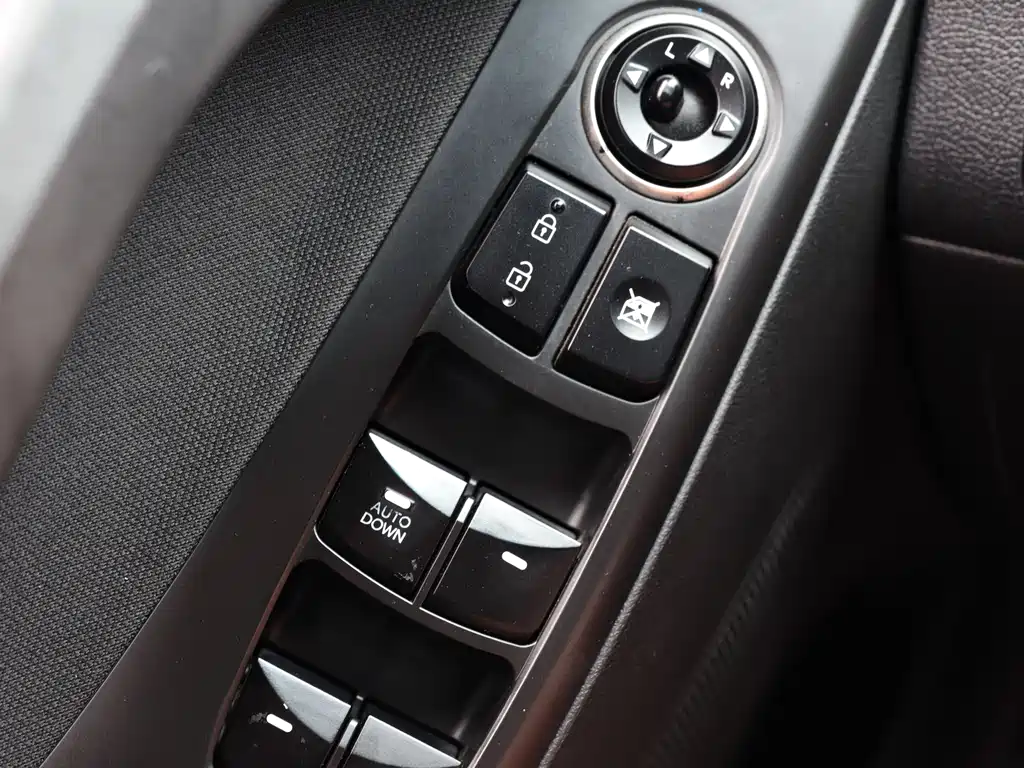 Hyundai Elantra 2016 — фото 12