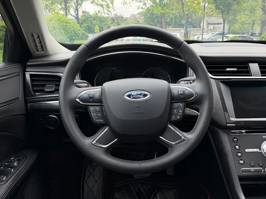 Ford Taurus 2018 — фото 8