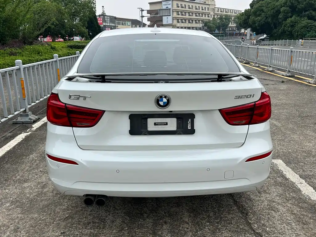 BMW 3 Series GT 2017 — фото 17