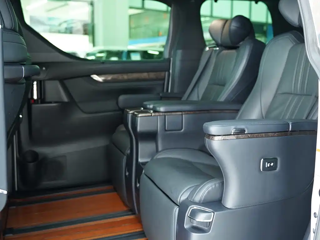 Toyota Vellfire 2020 — фото 10