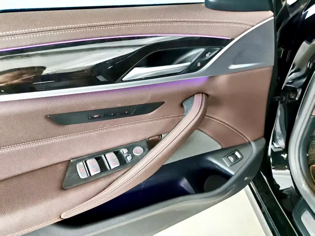 BMW 5 Series 2024 — фото 18