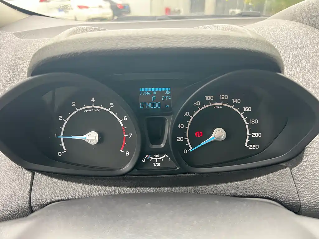 Ford EcoSport 2017 — фото 10