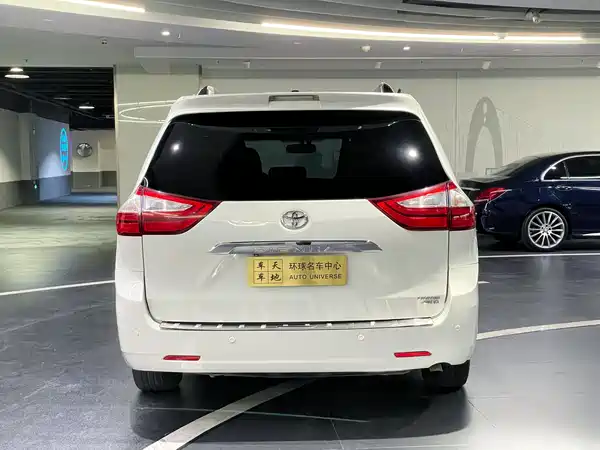 Toyota Sienna 2015