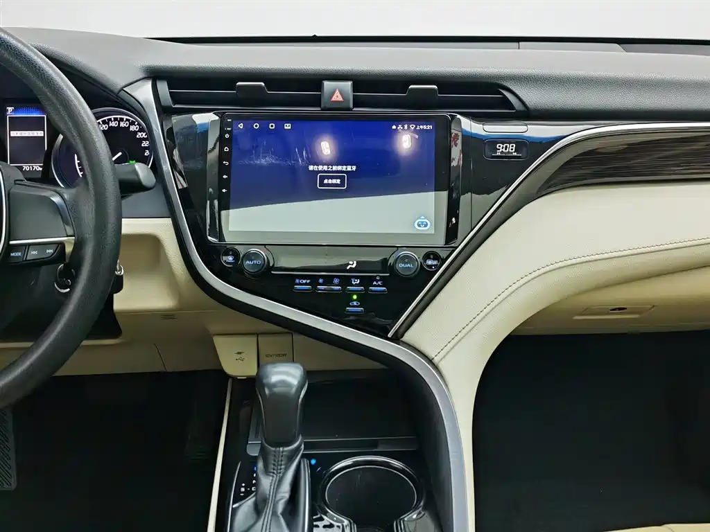 Toyota Camry 2018 — фото 12