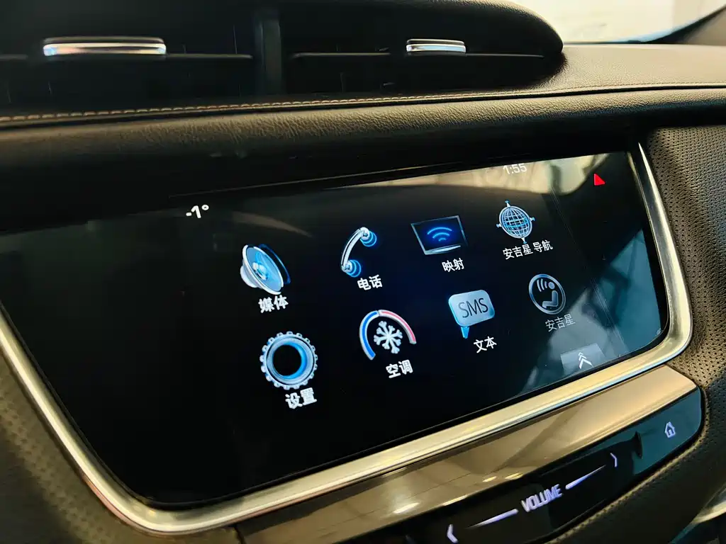 Cadillac XT5 2016 — фото 11