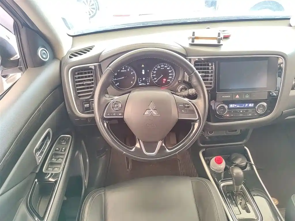Mitsubishi Outlander 2019 — фото 11