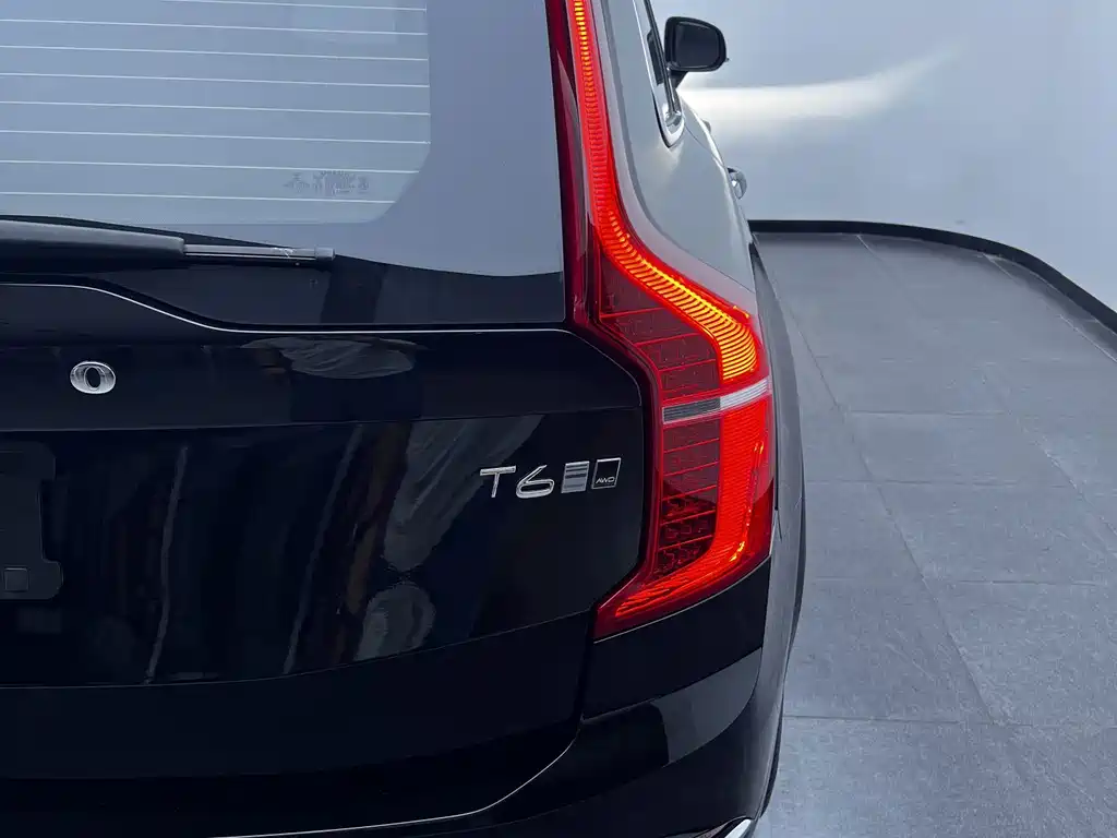 Volvo XC90 2018 — фото 8