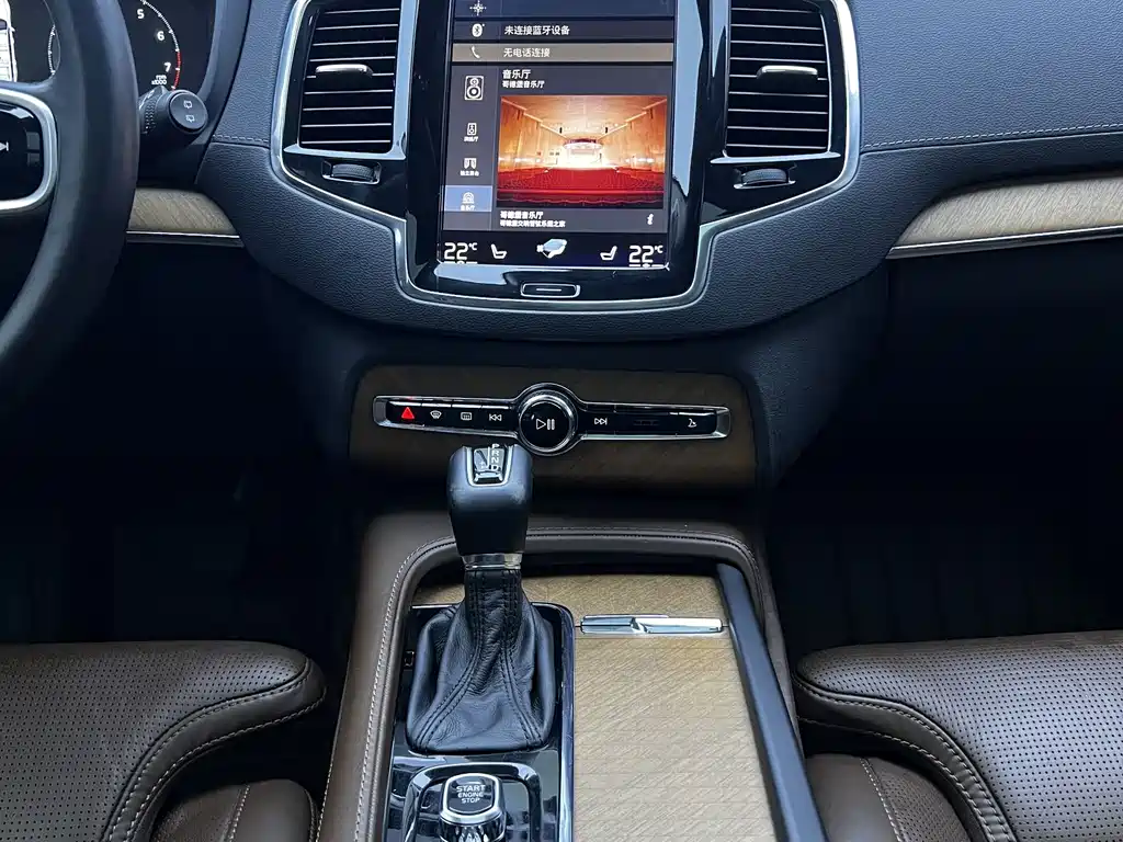 Volvo XC90 2018 — фото 20