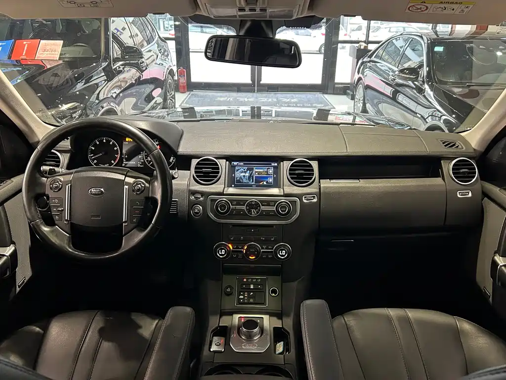 Land Rover Discovery 2017 — фото 23