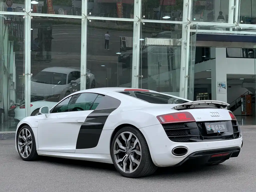 Audi R8 2012 — фото 7