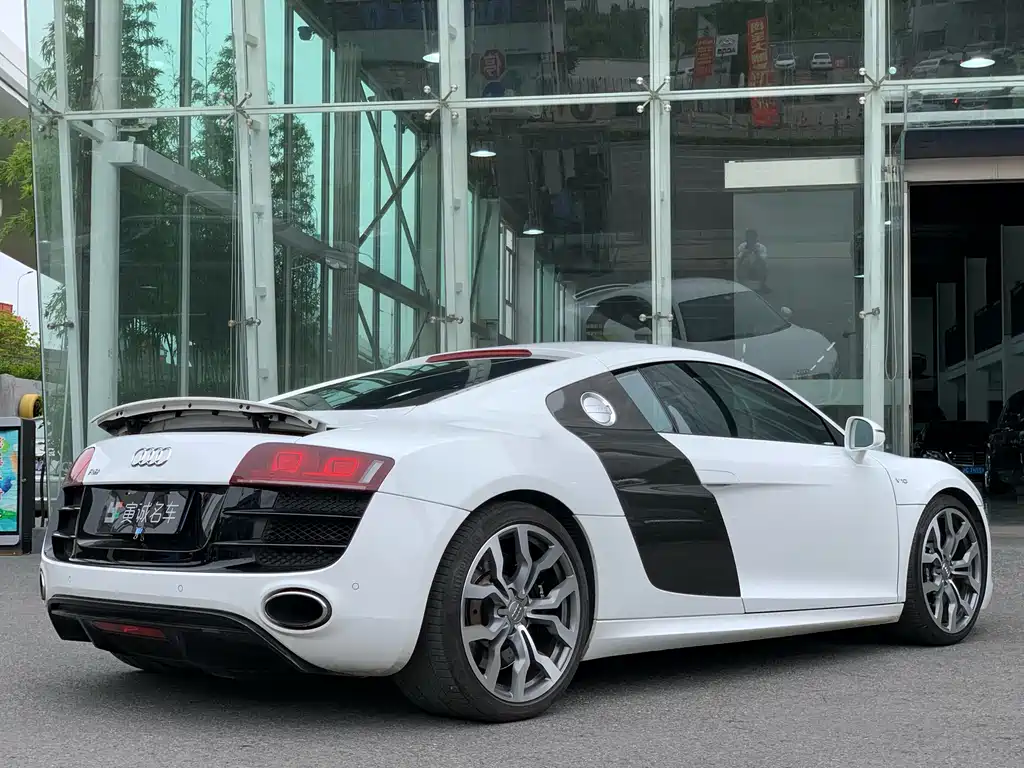 Audi R8 2012 — фото 5