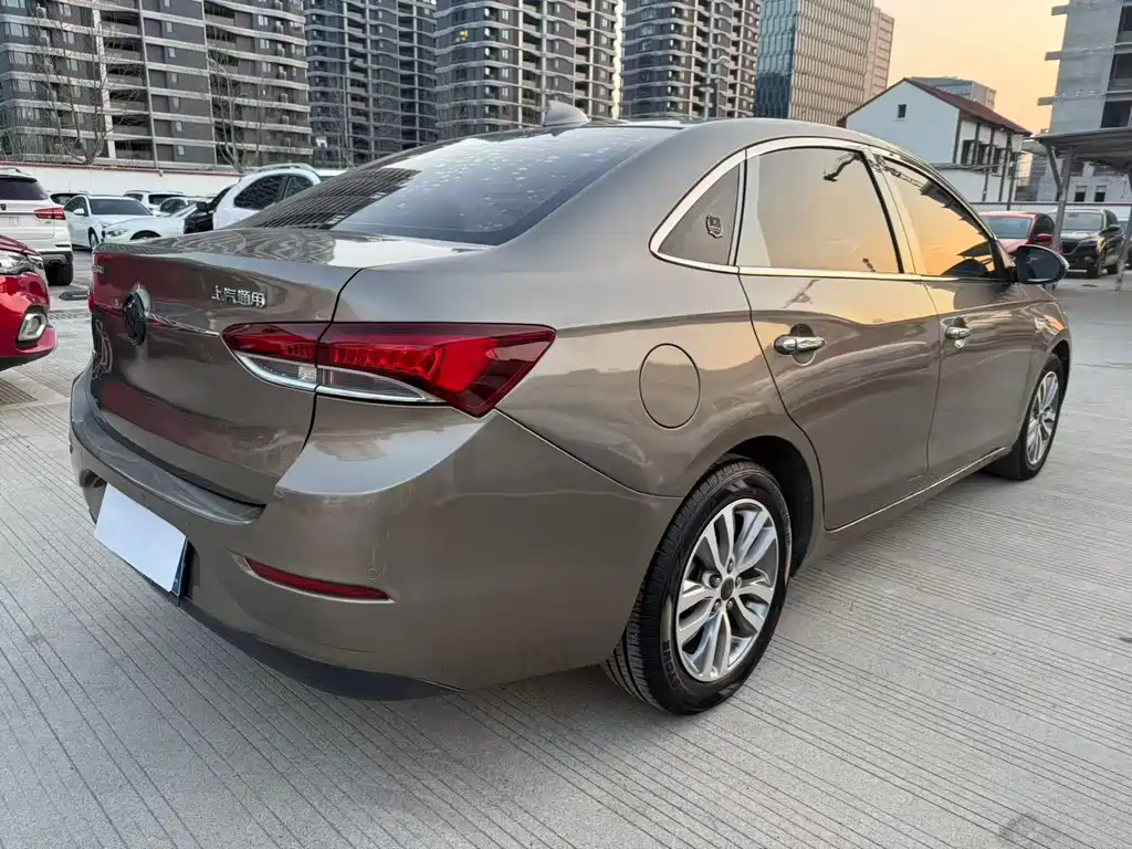 Buick Excelle 2019 — фото 11