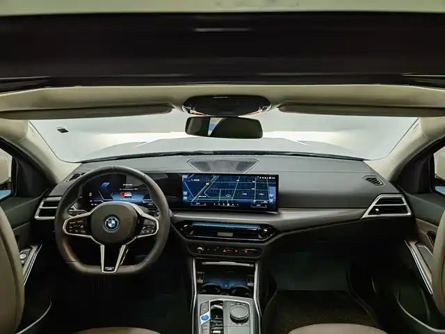 BMW i3 2025
