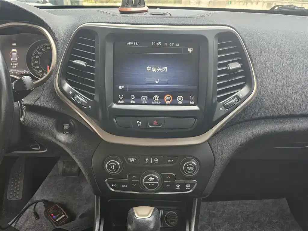 Jeep Cherokee 2018 — фото 13