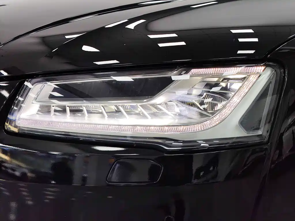 Audi A8 2017 — фото 15