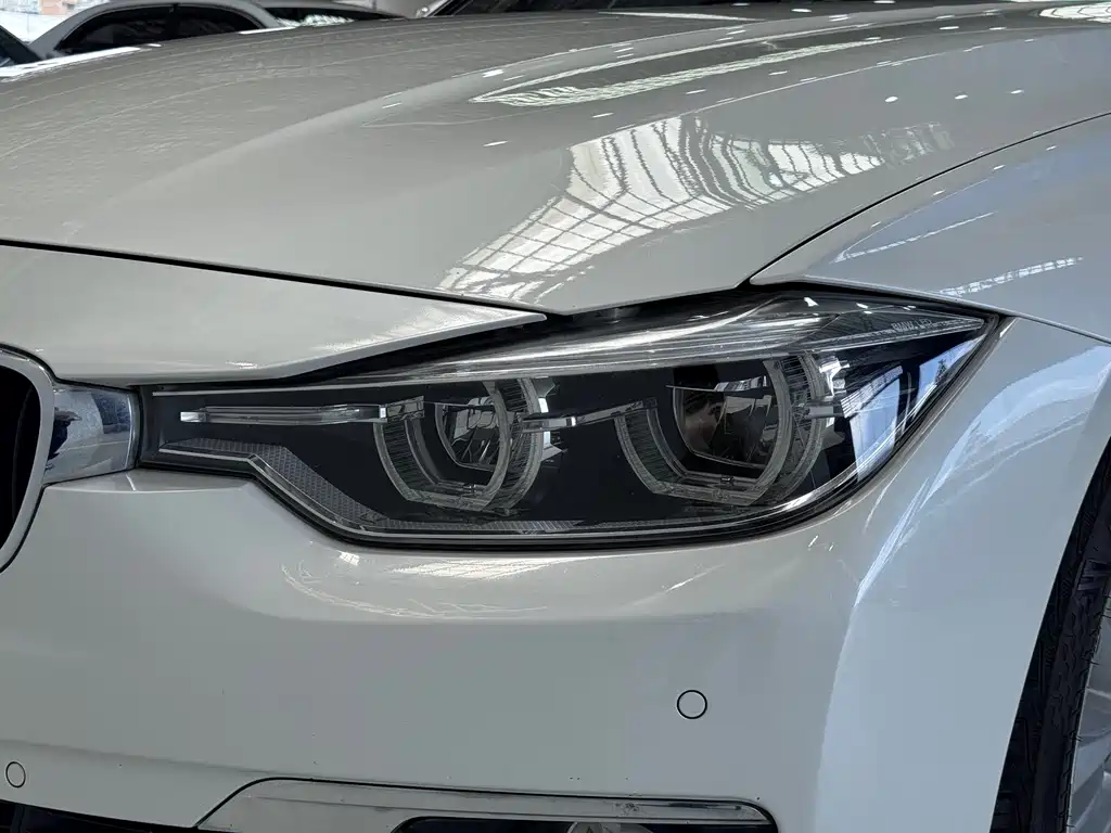 BMW 3 Series 2017 — фото 24