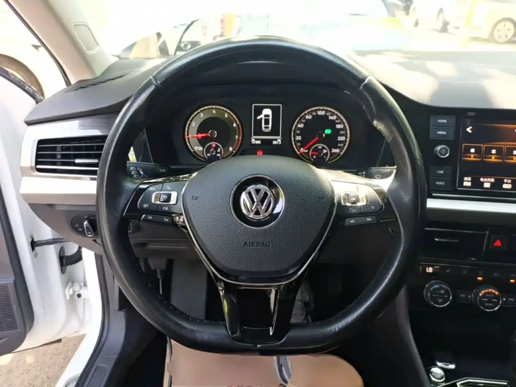 Volkswagen Lavida 2019 — фото 11