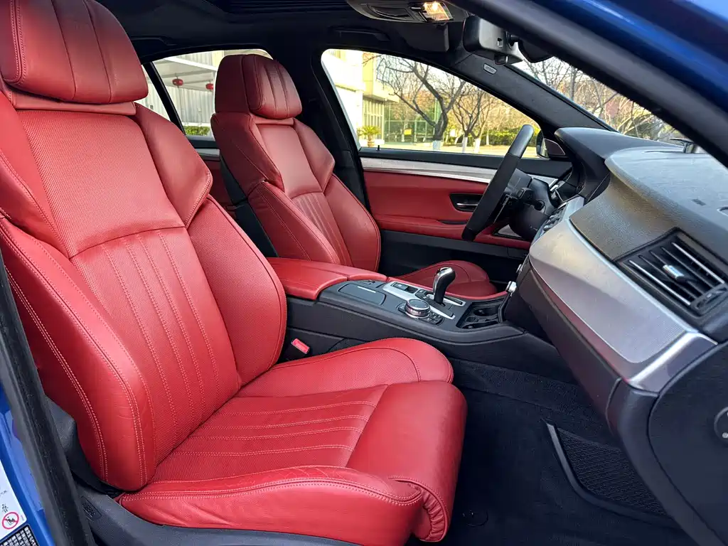 BMW M5 2015 — фото 17