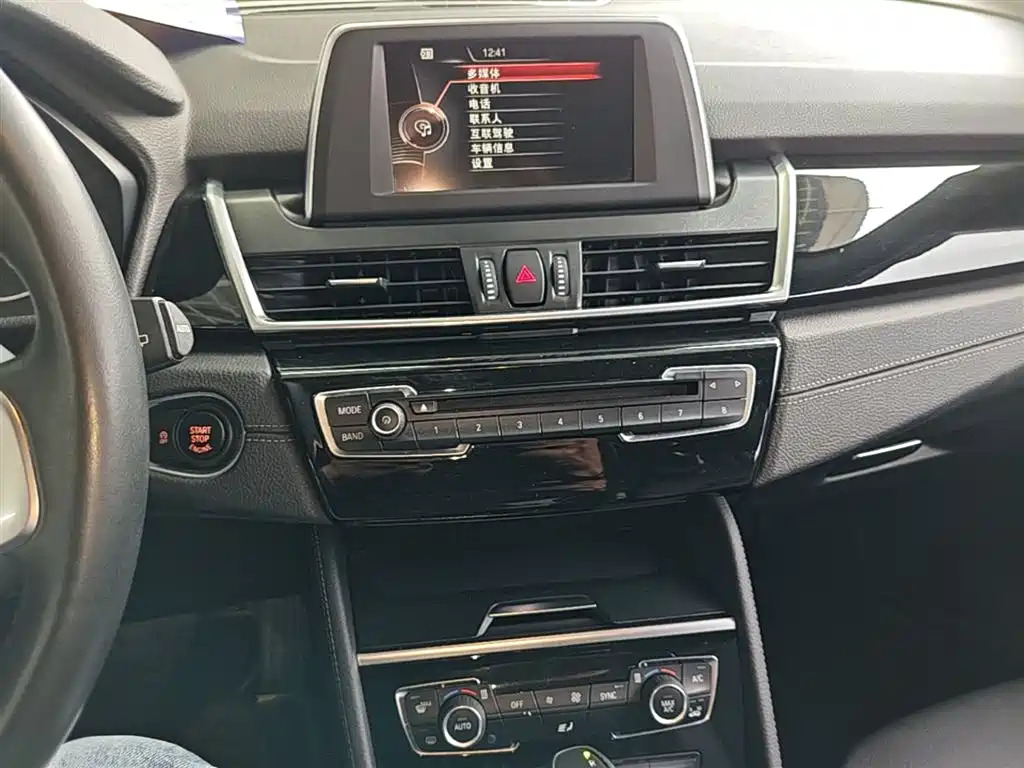 BMW 2 Series Active Tourer 2015 — фото 13