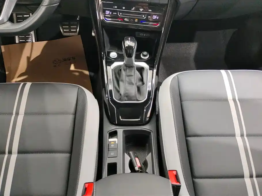 Volkswagen T-Roc 2023 — фото 16