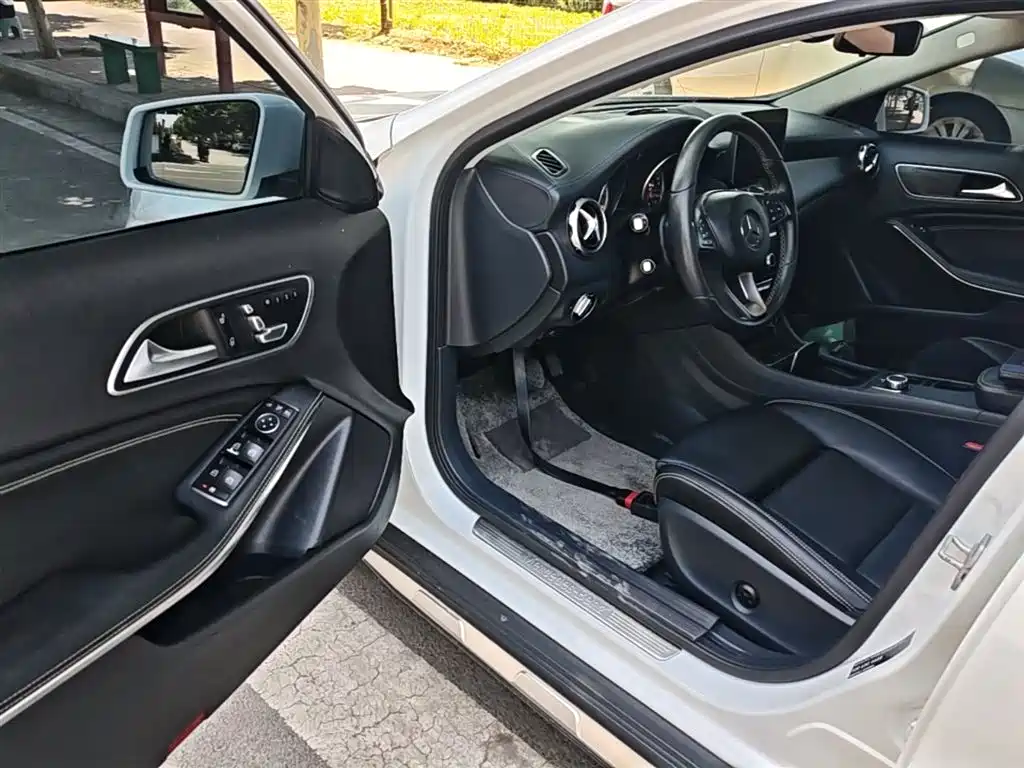 Mercedes-Benz GLA 2017 — фото 16