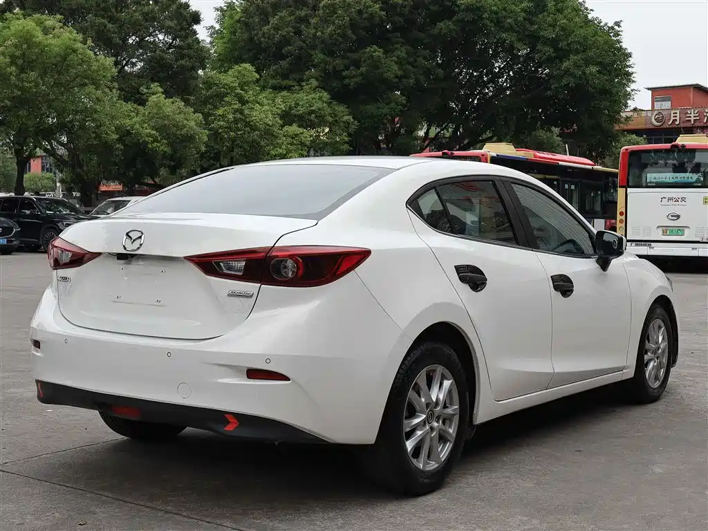 Mazda 3 Axela 2019 — фото 7