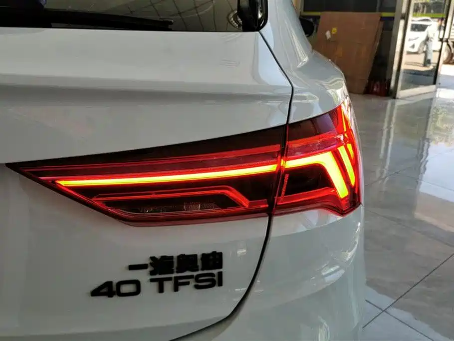 Audi Q3 2023 — фото 11