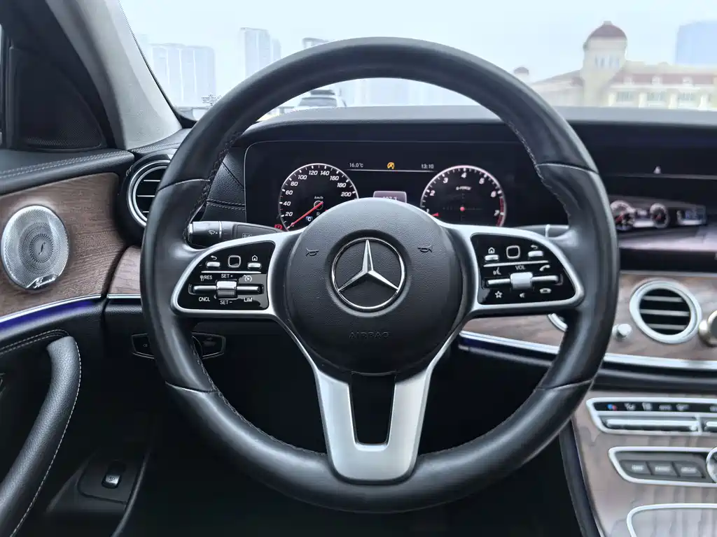 Mercedes-Benz E-Class 2019 — фото 46