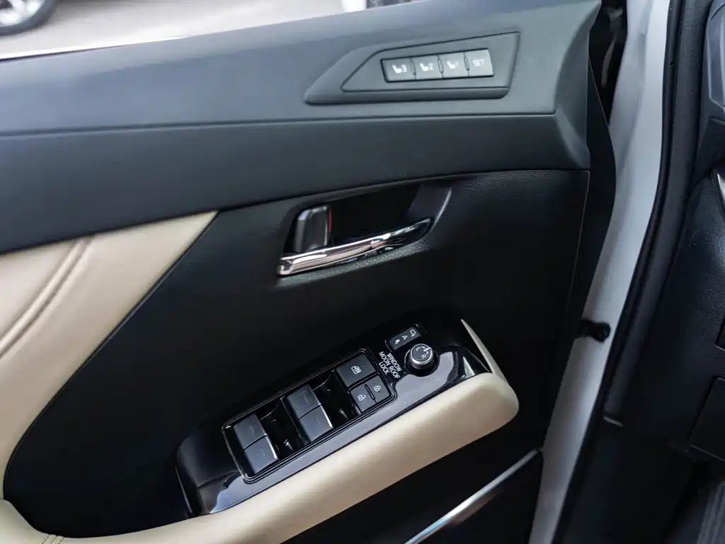 Toyota Vellfire 2022 — фото 14