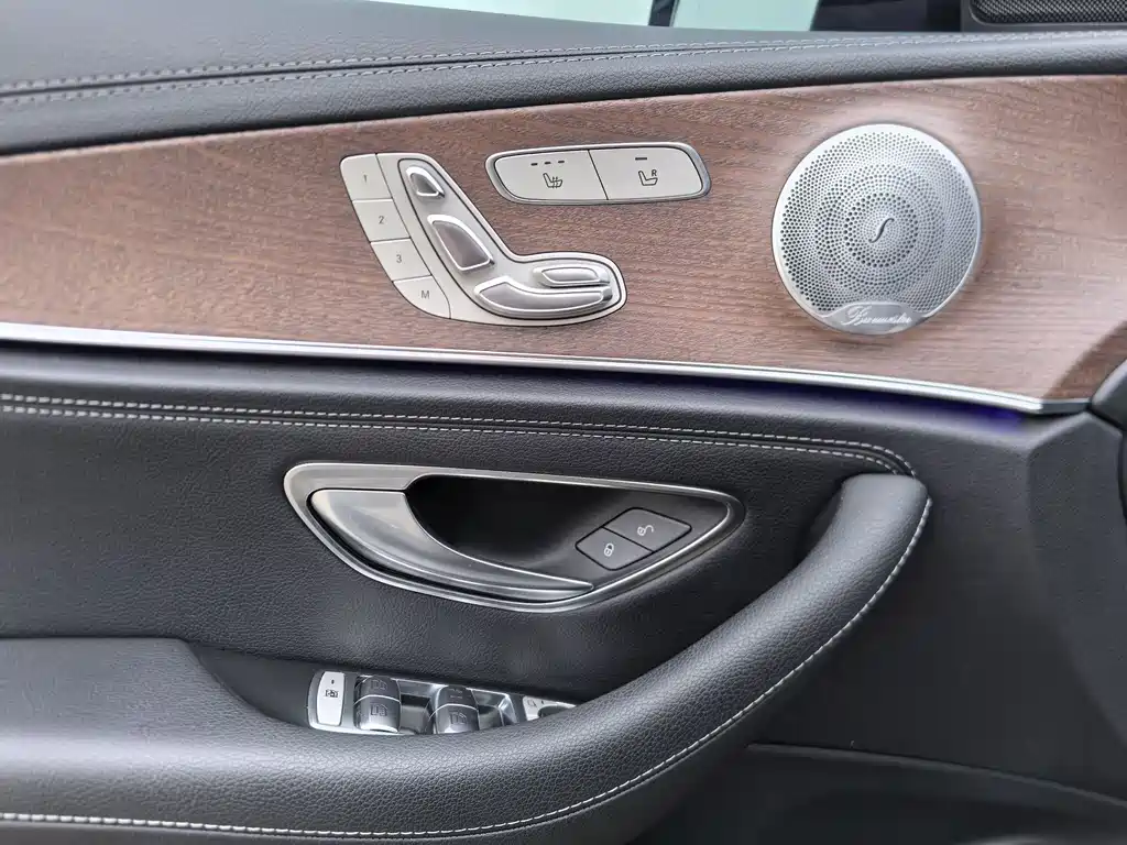 Mercedes-Benz E-Class 2019 — фото 48