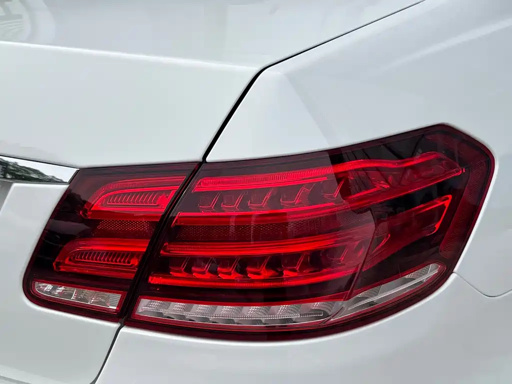 Mercedes-Benz E-Class 2015 — фото 13
