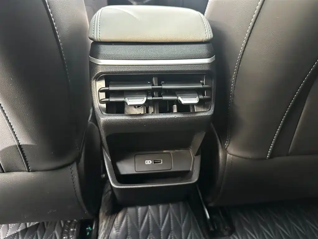 Geely Emgrand 2023 — фото 3