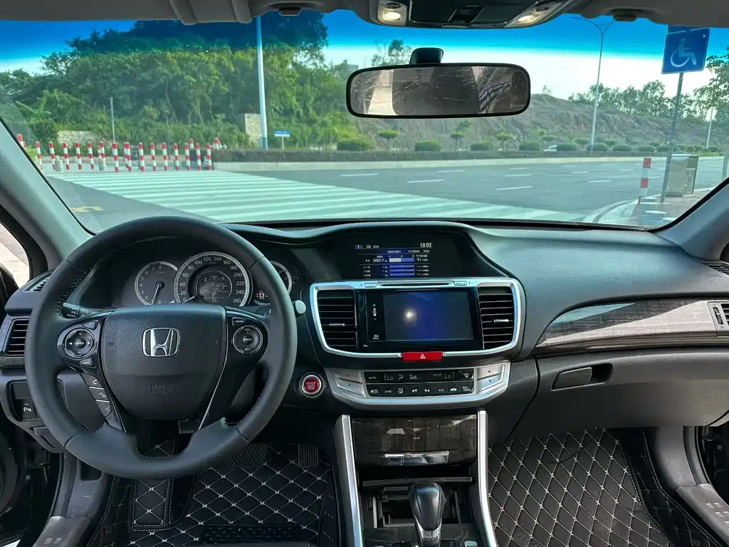 Honda Accord 2015 — фото 6
