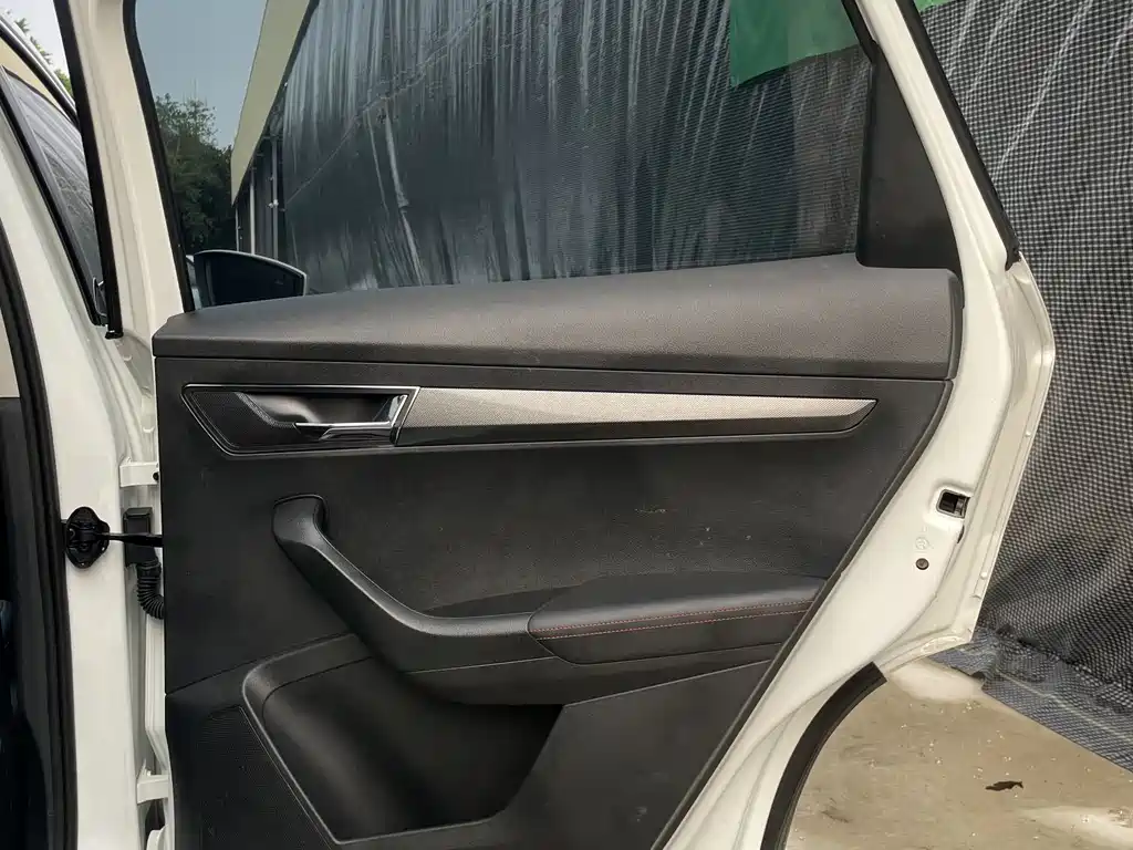 Skoda Karoq 2023 — фото 22