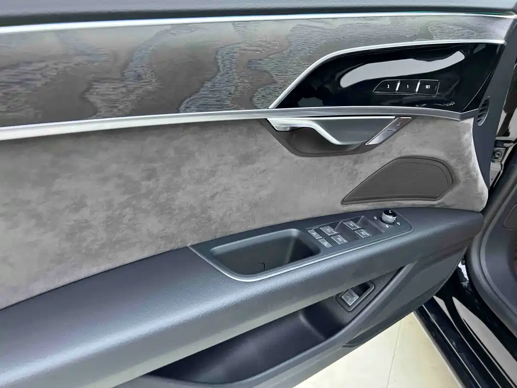 Audi A8 2022 — фото 10
