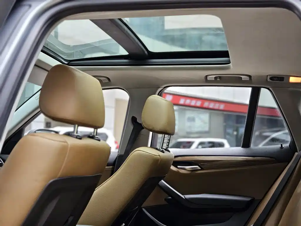 BMW X1 2012 — фото 16