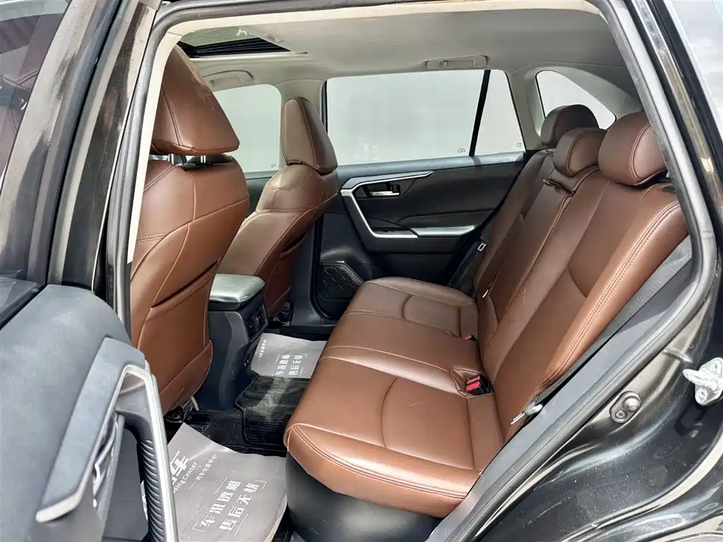 Toyota RAV4 2021 — фото 10