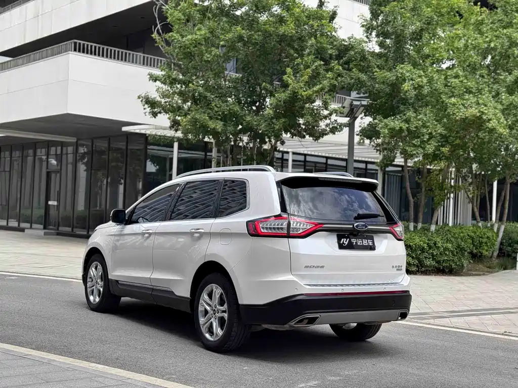 Ford Edge 2017 — фото 18