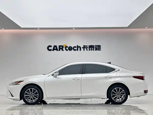 Lexus ES 2022