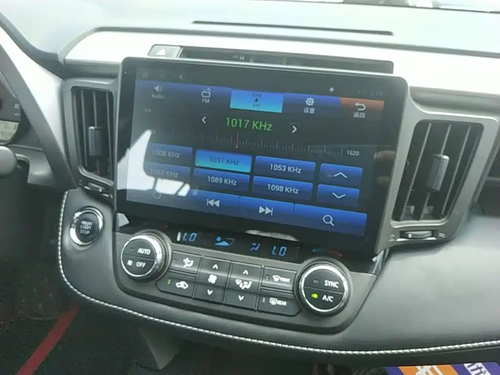 Toyota RAV4 2018 — фото 13