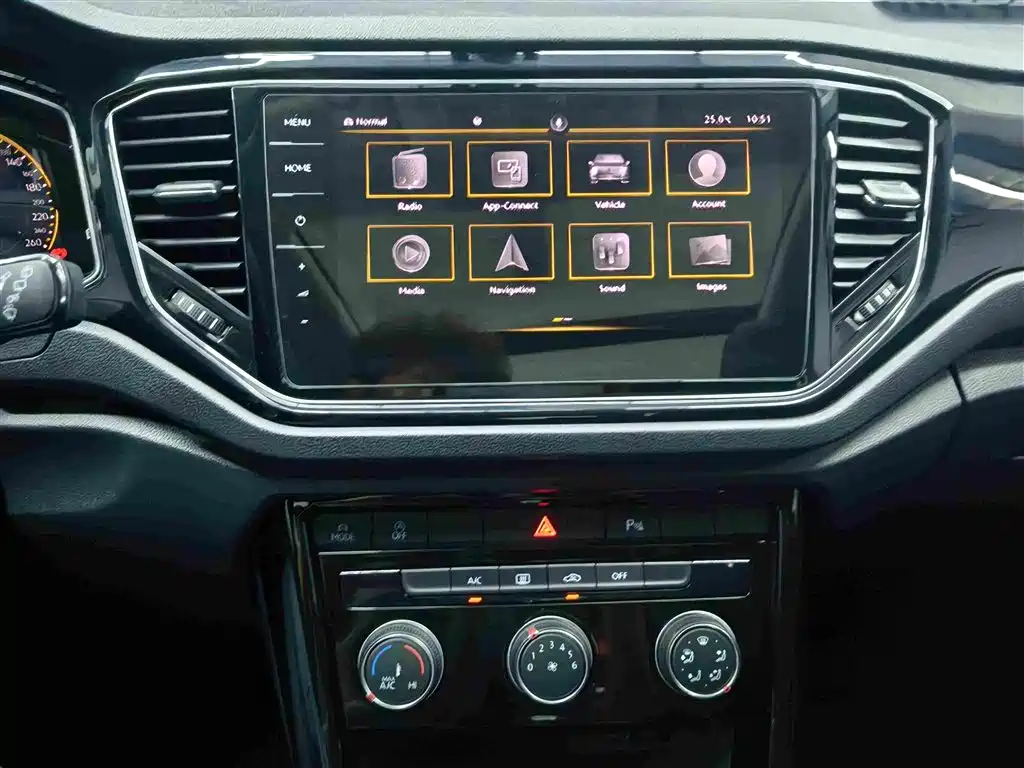Volkswagen T-Roc 2023 — фото 15