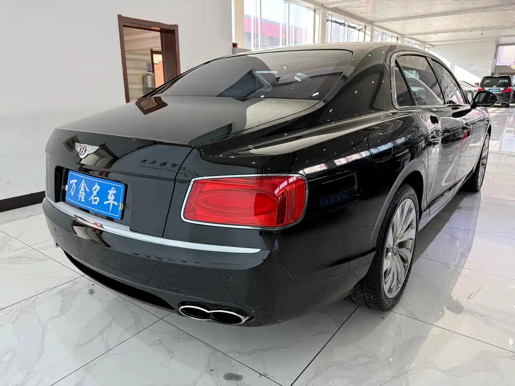 Bentley Flying Spur 2019 — фото 15